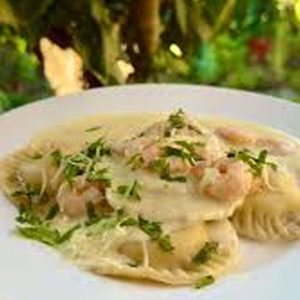 Sorrentinos de Espinaca, Ricotta y Mozzarella c/salsa bechamel o mixta